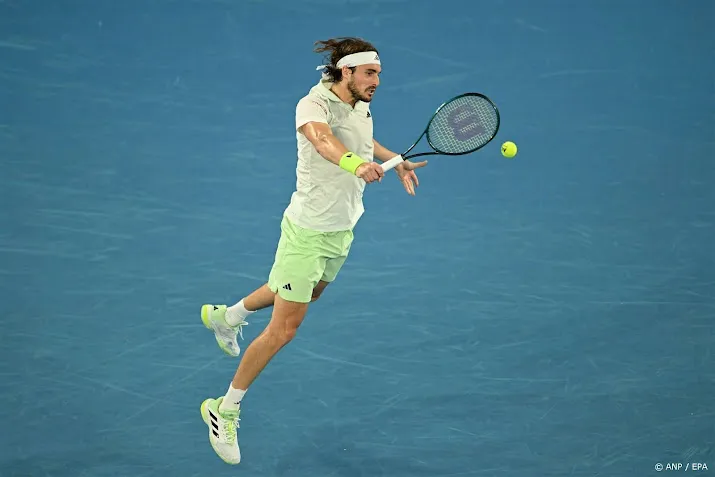 tsitsipas met enige moeite naar derde ronde australian open