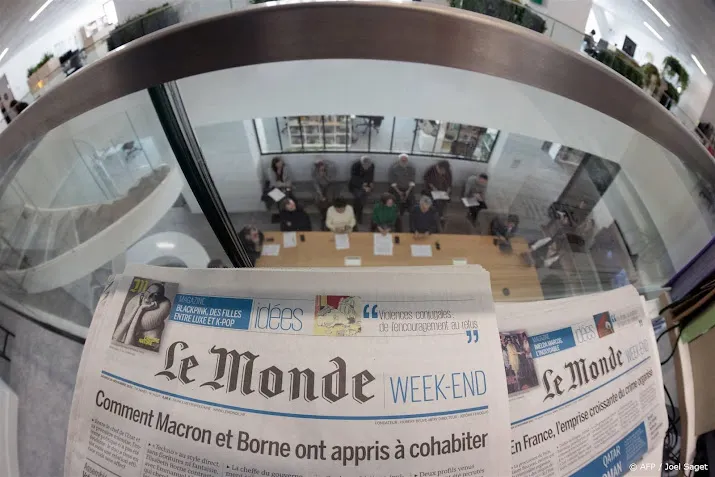 tsjechische miljardair verkoopt belang in le monde