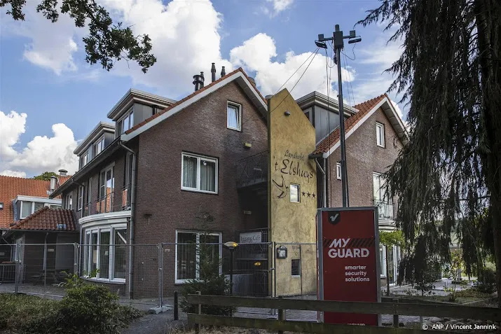 tubbergen legt coa bouwstop op voor asielhotel albergen