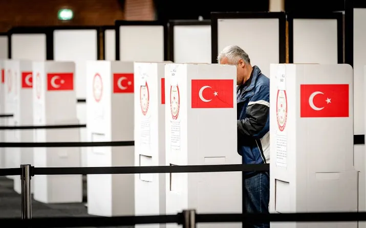 turken mogen op drie plekken stemmen