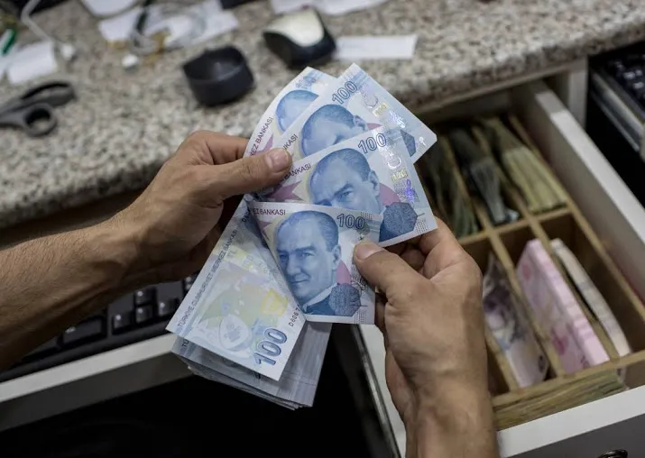 turkse lira zakt naar nieuw dieptepunt