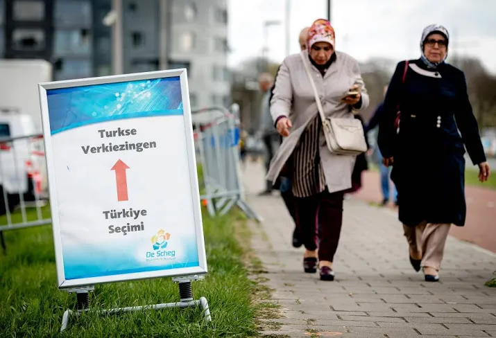 turkse nederlanders naar de stembus