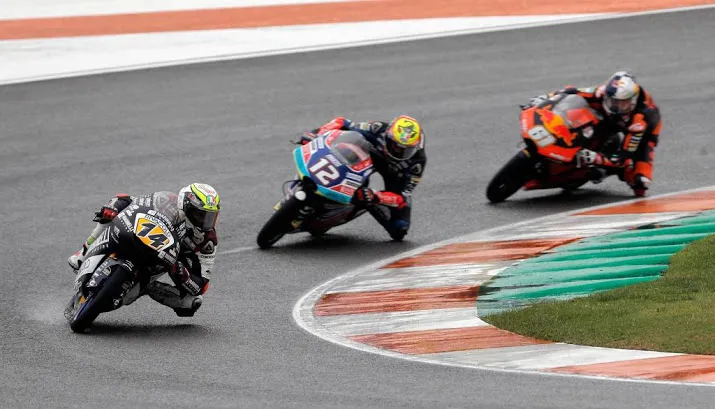turkse tiener wint bij debuut in moto3