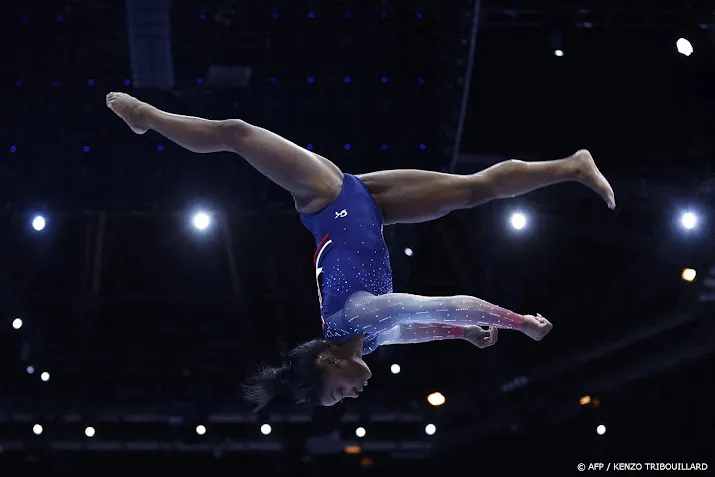 turnster biles pakt goud met vs en wint 20e wereldtitel oranje 7e