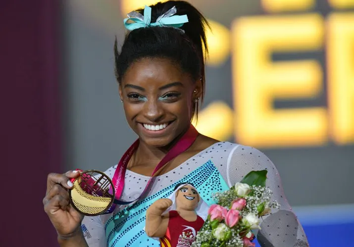 turnster biles zet zegereeks bij wk voort