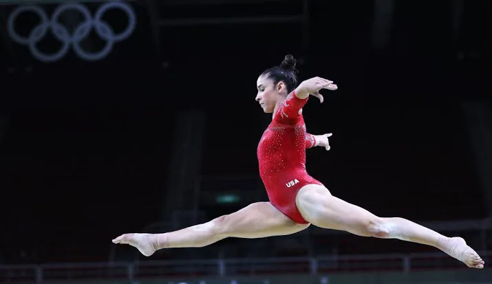 turnster raisman klaagt comite aan
