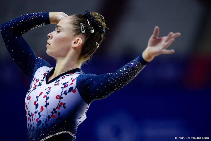 turnsters thorsdottir en visser naast ek podium op de meerkamp