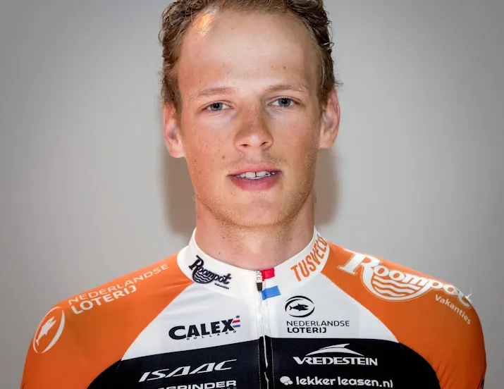 tusveld ook in 2022 bij wielerploeg team dsm promotie naberman