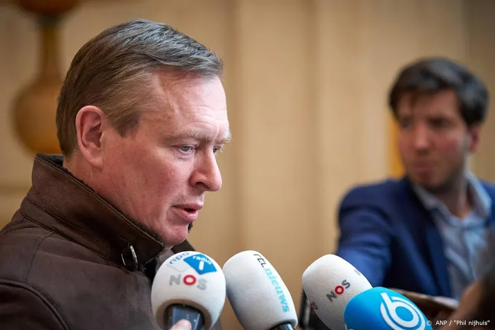 tv zenders werken niet mee aan coronajournaal van overheid
