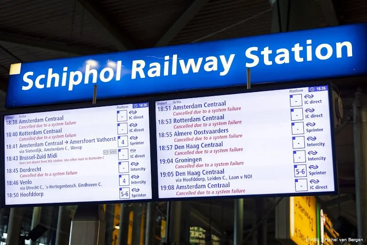 twaalf dagen minder treinen naar schiphol om werkzaamheden