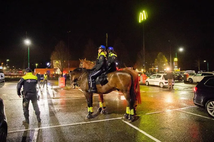 twee aanhoudingen voor opruiing project x