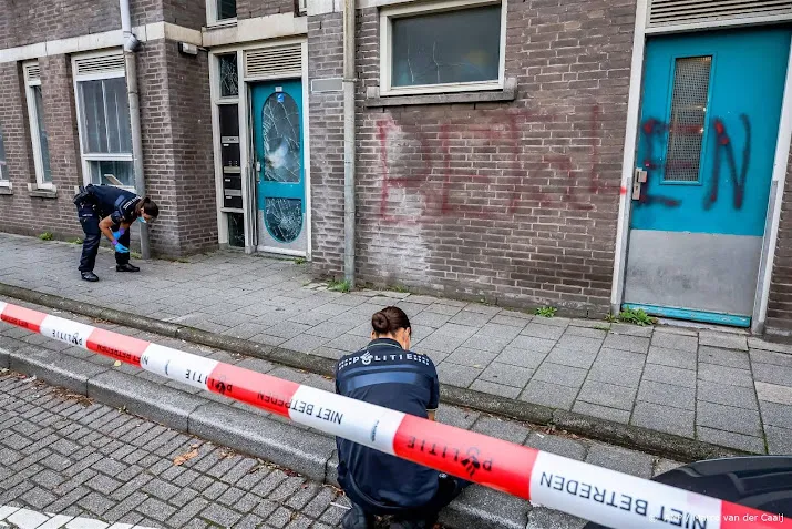twee explosies in rotterdam twee verdachten opgepakt