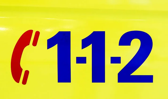 twee mensen aangereden bestuurder ervandoor