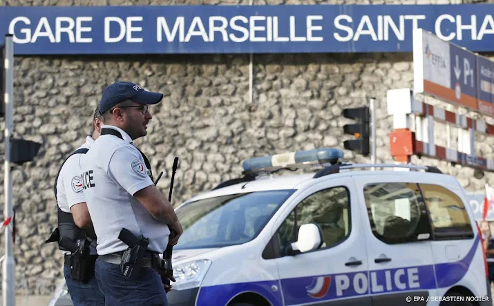 twee nederlanders aangehouden in marseille een gewonde