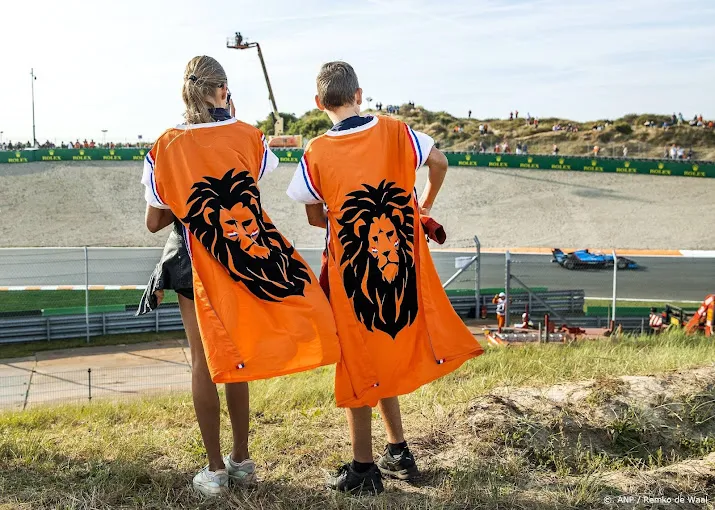 twee rode vlaggen bij eerste training formule 2 op zandvoort