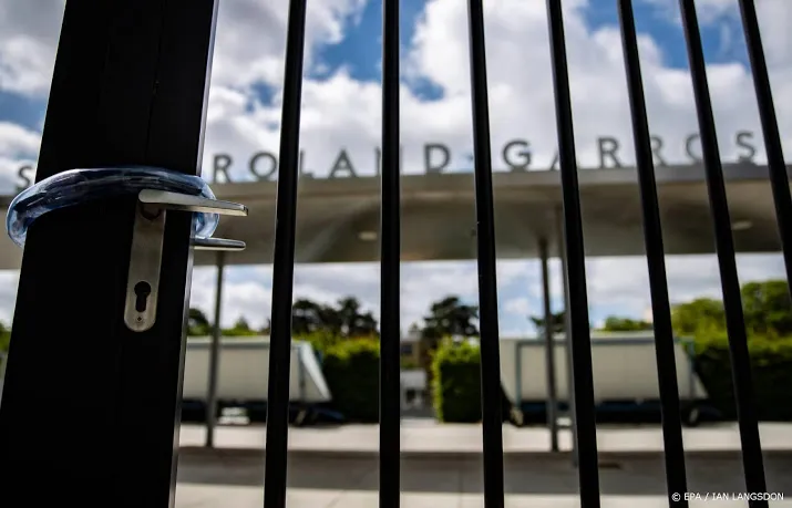 twee tennissers in kwalificaties roland garros testen positief