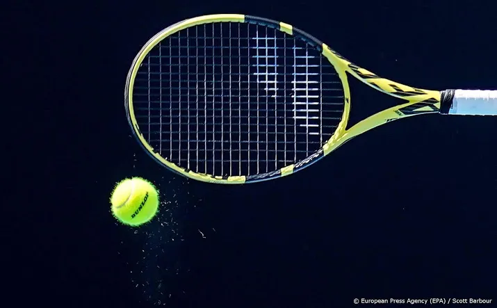 twee tennissers in melbourne testen positief op coronavirus