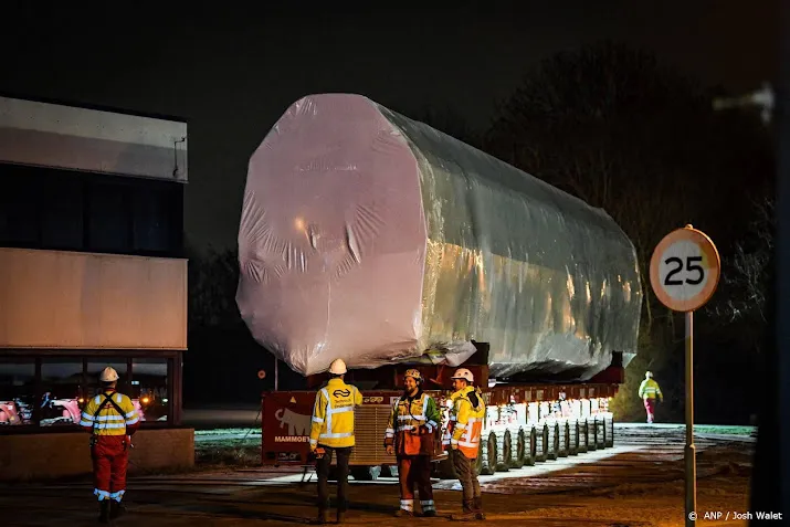 twee treinstellen bij voorschoten via spoor naar amersfoort