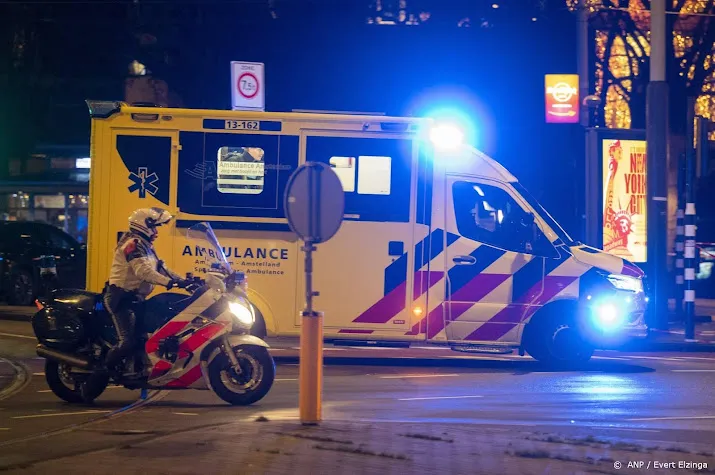 twee volwassenen en baby naar ziekenhuis na woningbrand den haag