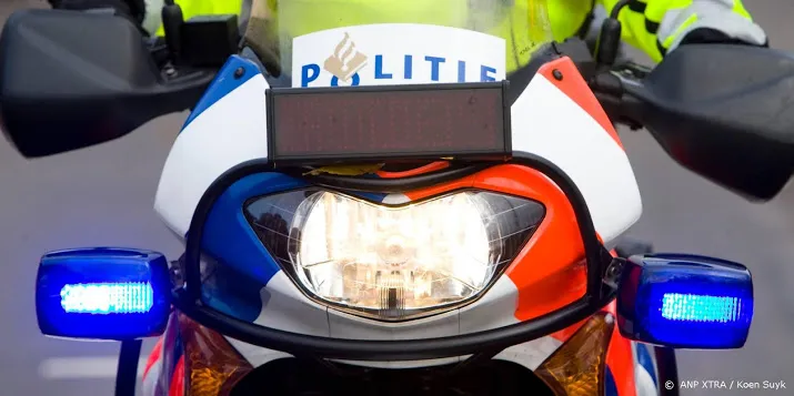 twee zwaargewonden door aanrijding amsterdam