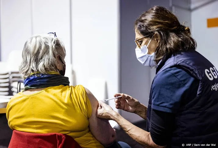 tweede boosterprik vanaf zaterdag ook voor 60 plussers