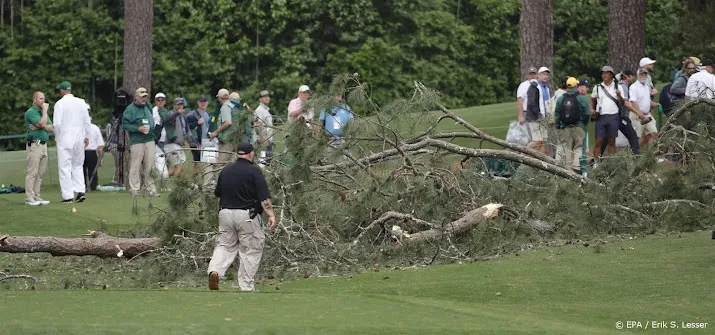 tweede dag masters stilgelegd door storm en vallende bomen