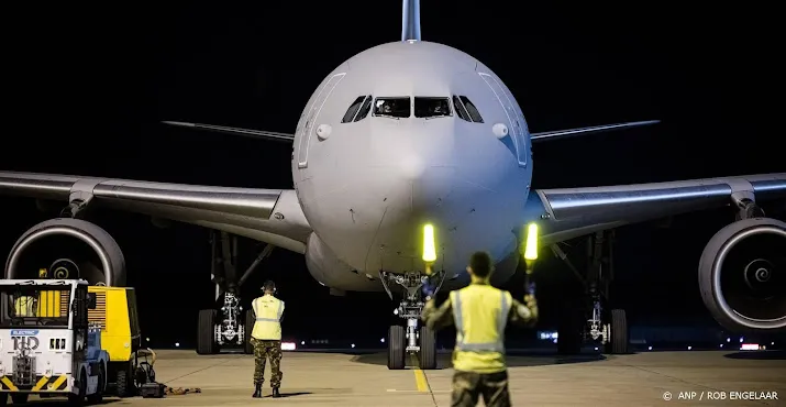 tweede defensietoestel naar israel om nederlanders op te halen