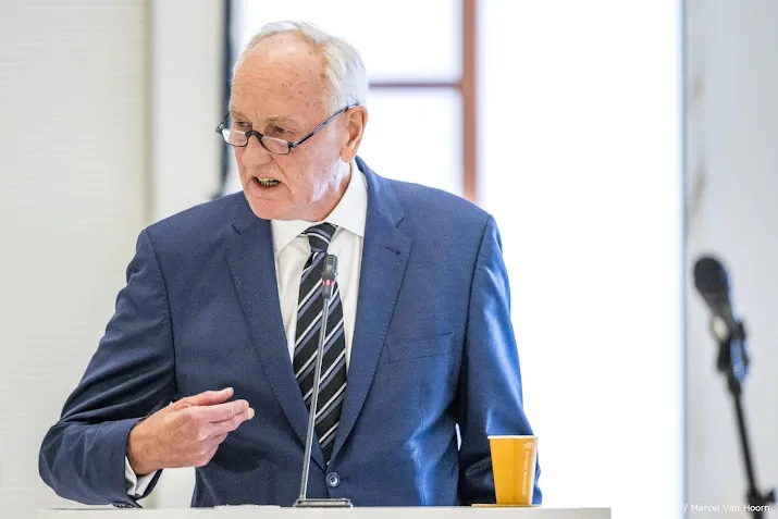 tweede kamer steunt zoektocht remkes naar minderheidskabinet
