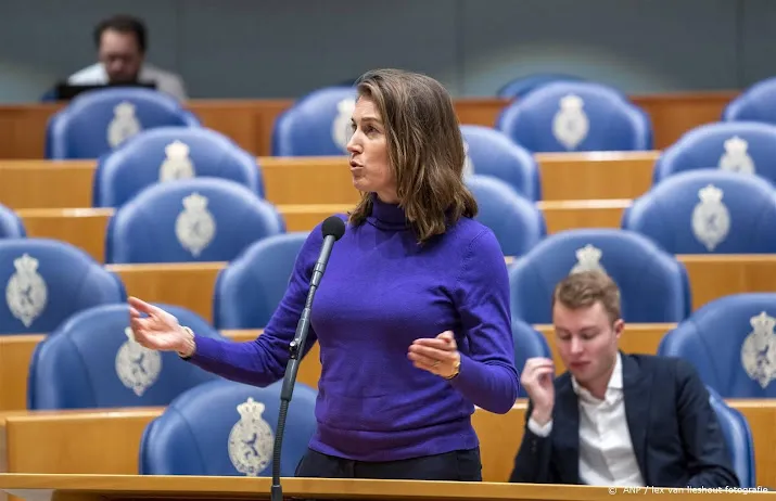 tweede kamer wil meer actie tegen agressie zorgpersoneel
