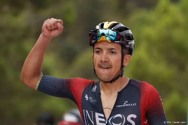 tweede ritzege carapaz in vuelta leider evenepoel verliest tijd