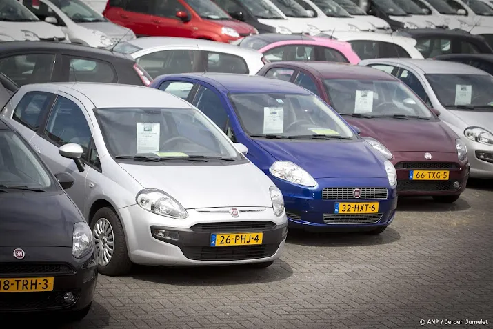 tweedehandsautos in maart opnieuw goedkoper