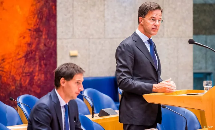 tweehonderd toeslagenouders praten met rutte en hoekstra
