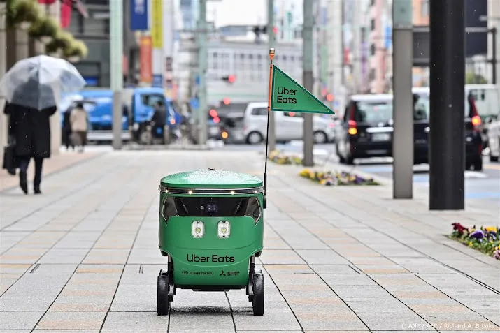 uber eats begint met robotbezorgdienst in tokio