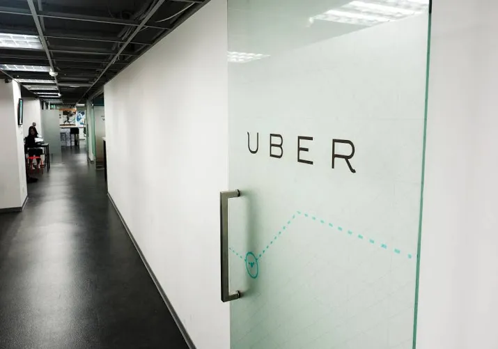 uber is taxibedrijf geen informatiedienst