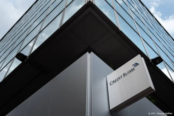 ubs slokt credit suisse volledig op en wil 10 miljard besparen