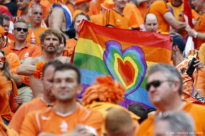 uefa regenboogvlaggen bij ek wel welkom in stadions