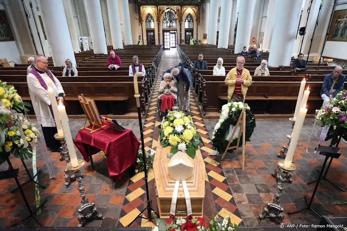 uitvaart kardinaal simonis in sint catharinakathedraal in utrecht
