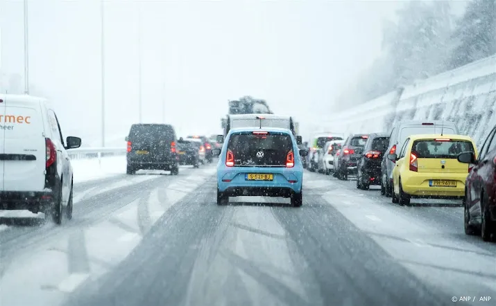 uitzonderlijk veel files voor vrijdagochtend door gladheid