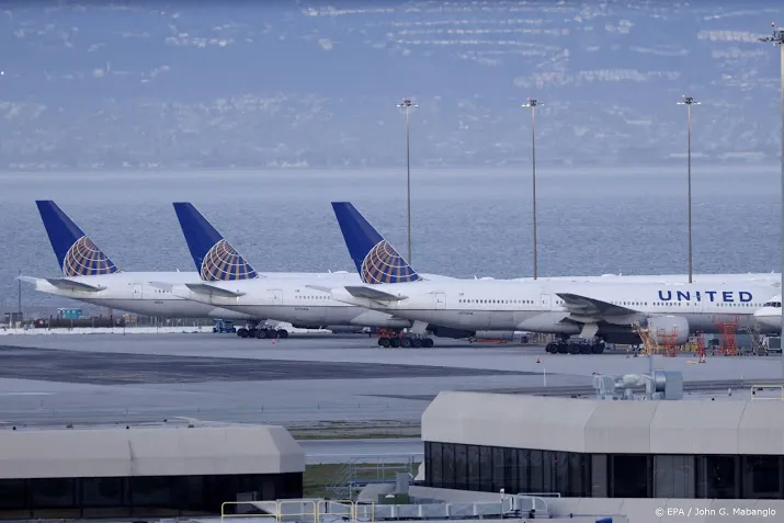 united airlines stelt vaccinatie voor medewerkers verplicht