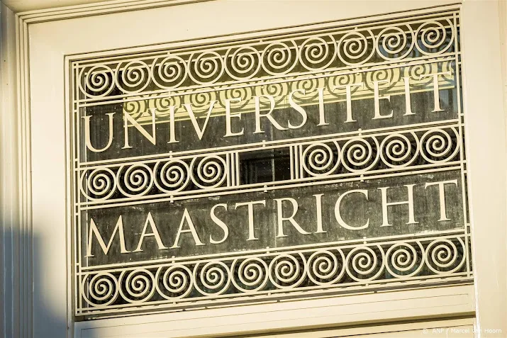 universiteit mag hoofddocent ontslaan om seksuele misdragingen