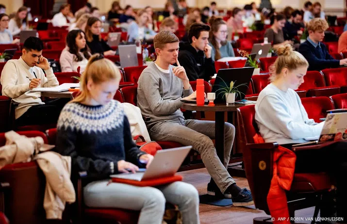 universiteiten langere lockdown hakt erin voor studenten