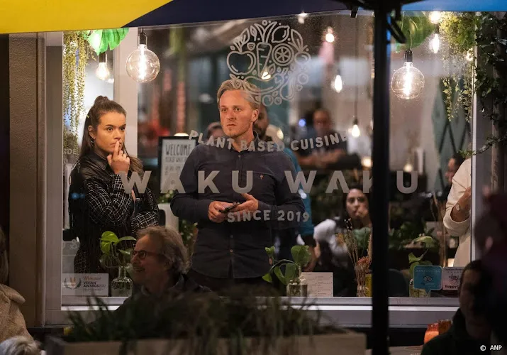 utrecht sluit restaurant dat bezoekers niet wil controleren