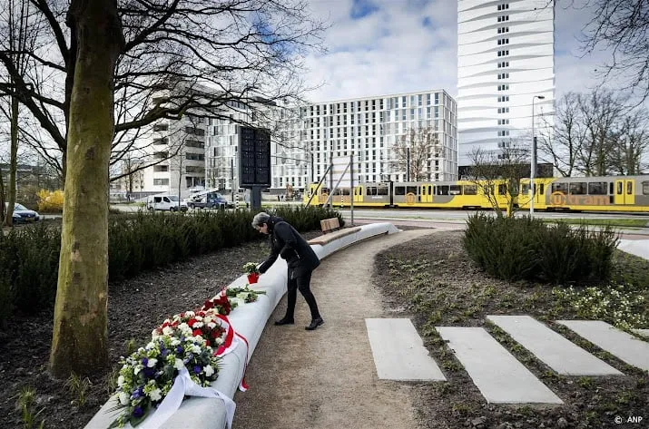 utrecht staat stil bij tramaanslag rond 24 oktoberplein utrecht