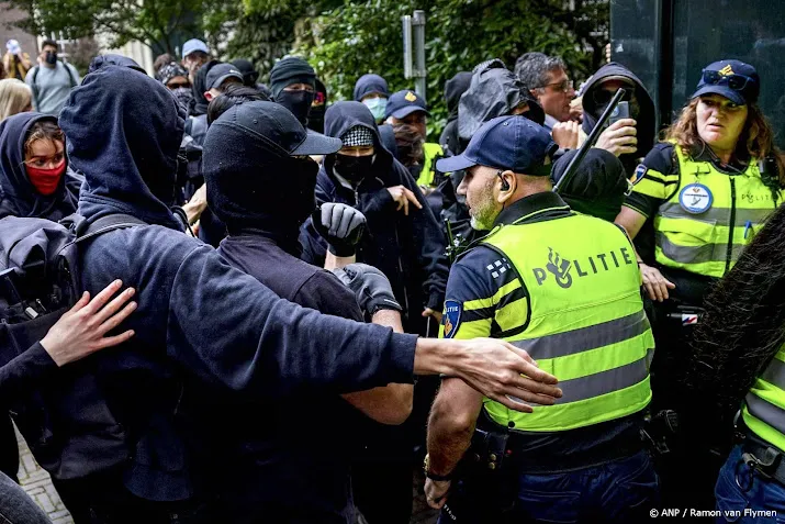 uva doet aangifte tegen betogers spreekt van intimiderende sfeer