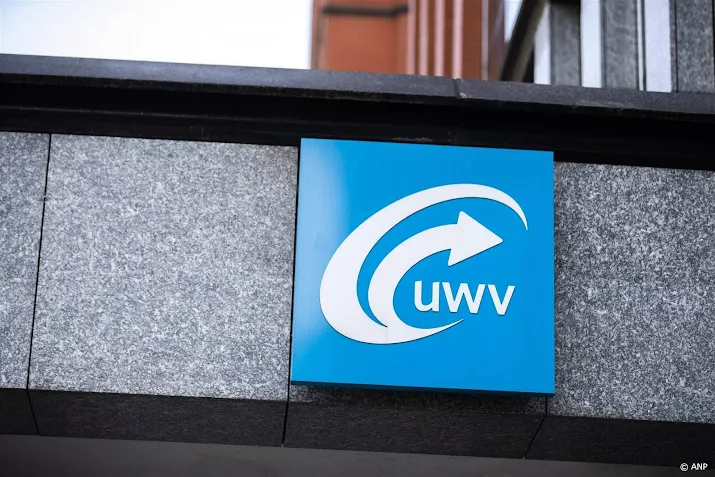 uvw overweegt aangifte tegen gebruiker die 150 000 cvs bekeek