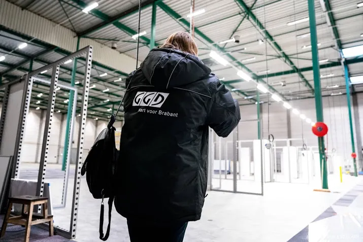 vaccinatie vervroegd zorgpersoneel vanaf 6 januari geprikt