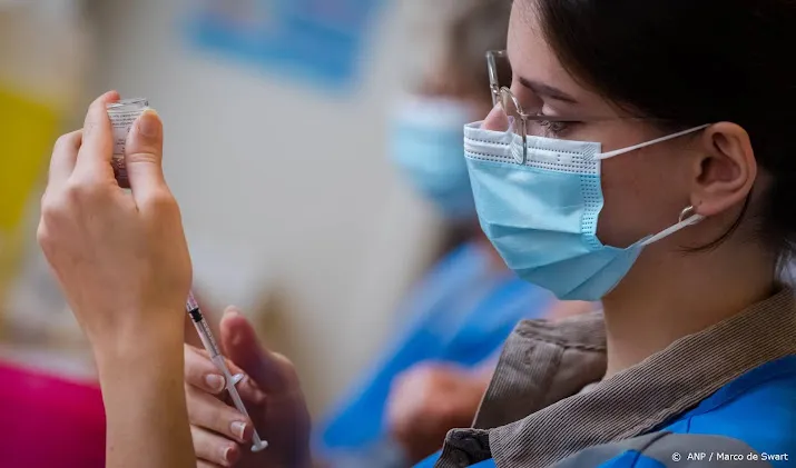 vaccineerders gaan op tournee nu opkomst voor herhaalprik daalt