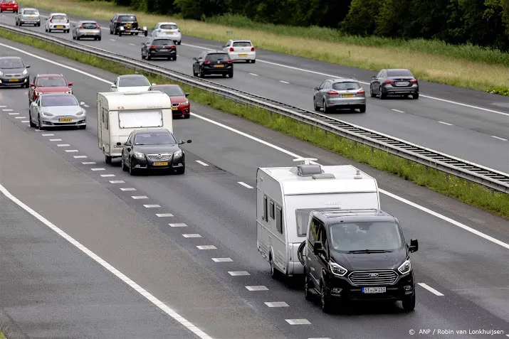 vakantie in zuiden van het land begint drukte op weg verwacht
