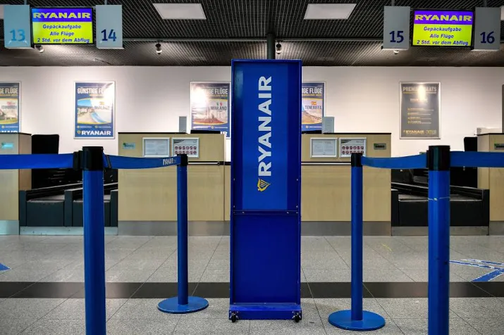 vakantieganger in het ongewisse door staking