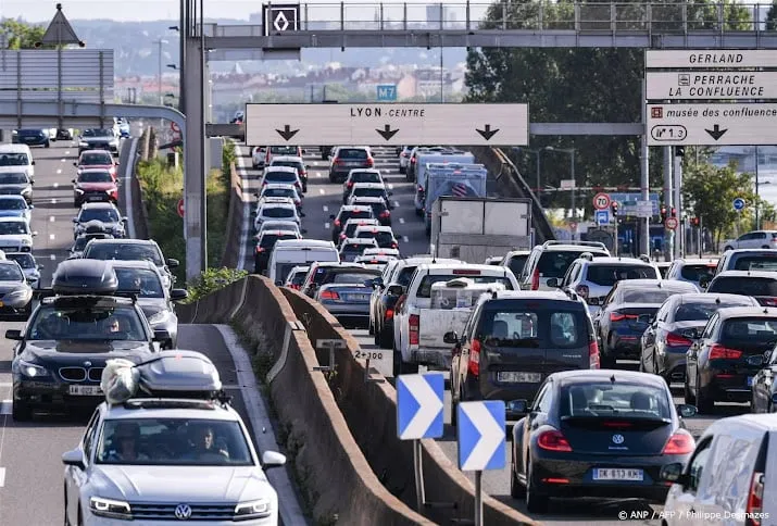 vakantieverkeer leidt tot drukte op europese snelwegen